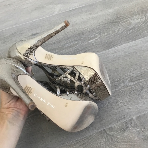 Gianni Bini gold champagne heels sandals - Picture 6 of 9